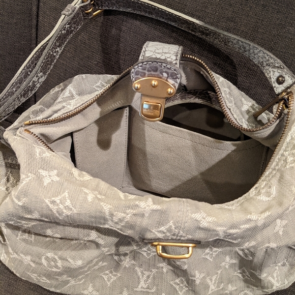 Louis Vuitton: Denim Slightly LV Monogram Hobo Bag (with Crossbody Strap) - Picture 10 of 12